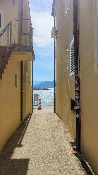 Studio, 70 Steps From The Beach Baska  Ngoại thất bức ảnh